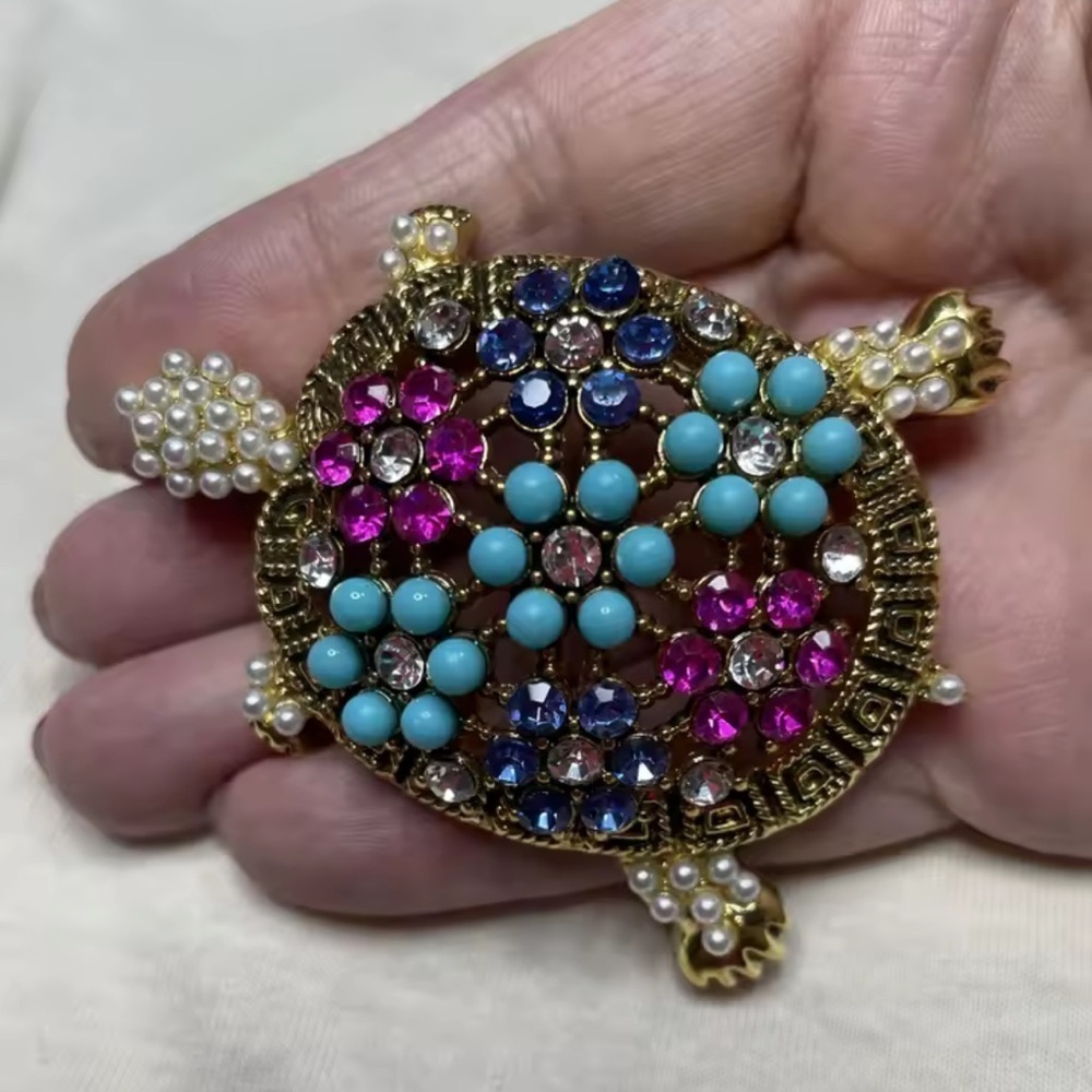 Whimsical Turtle Sparkling Multicolor Crystal Statement Brooch - Picture 6 of 8